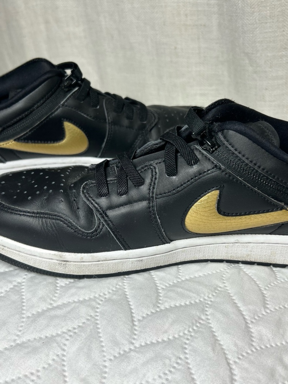 Air Jordan 1 Low FlyEase Black Metallic Gold DM1206-071 - Picture 9 of 9